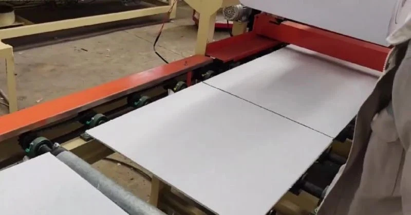 High Speed PVC Gypsum Ceiling Tile Cutting Machine